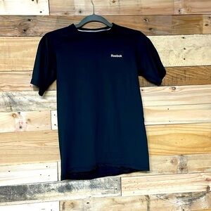 Reebok size medium fitted black short sleeve workout shirt dry wick